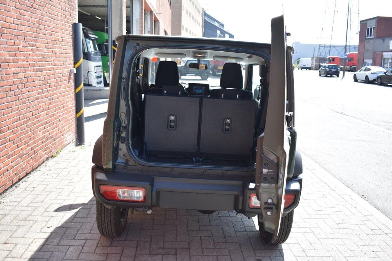 سوزوكي جيمني GL . 1.5L . 4 Cyl . 4-Speed Automatic . Petrol . 4WD . 5 Seats . 3 Door