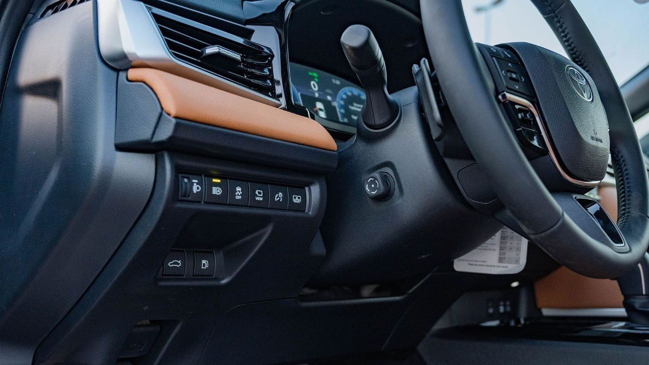 تويوتا كامري 2026 Toyota Camry Lumiere 2.5L AT Hybrid (Black-Tan)