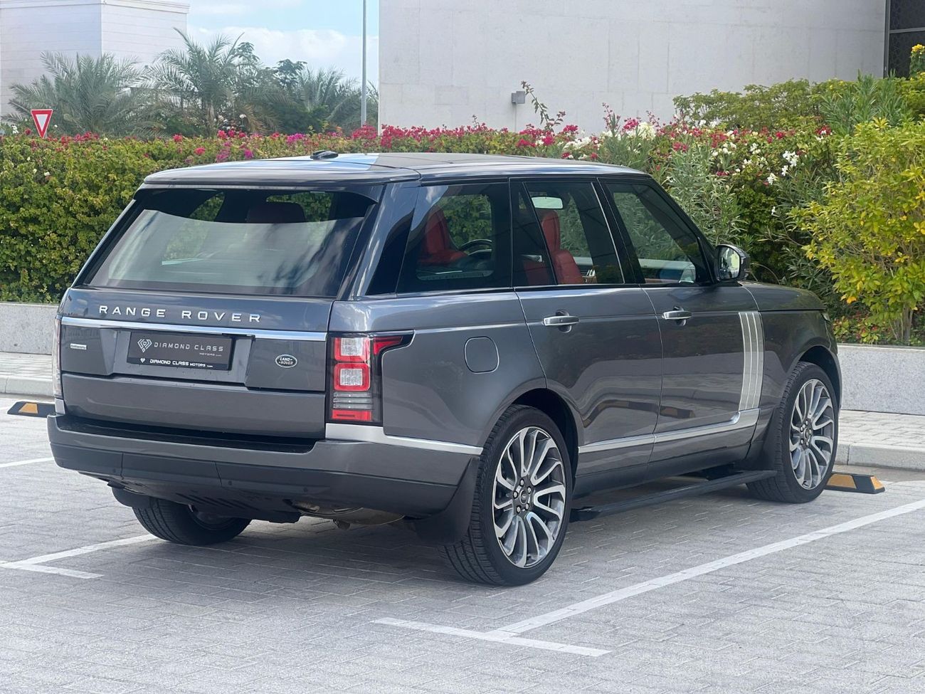 Land Rover Range Rover Range Rover Vogue Autobiography 5.0 L V8 Panoramic  Full option  GCC 2014 96,000 km  Full Service Hi