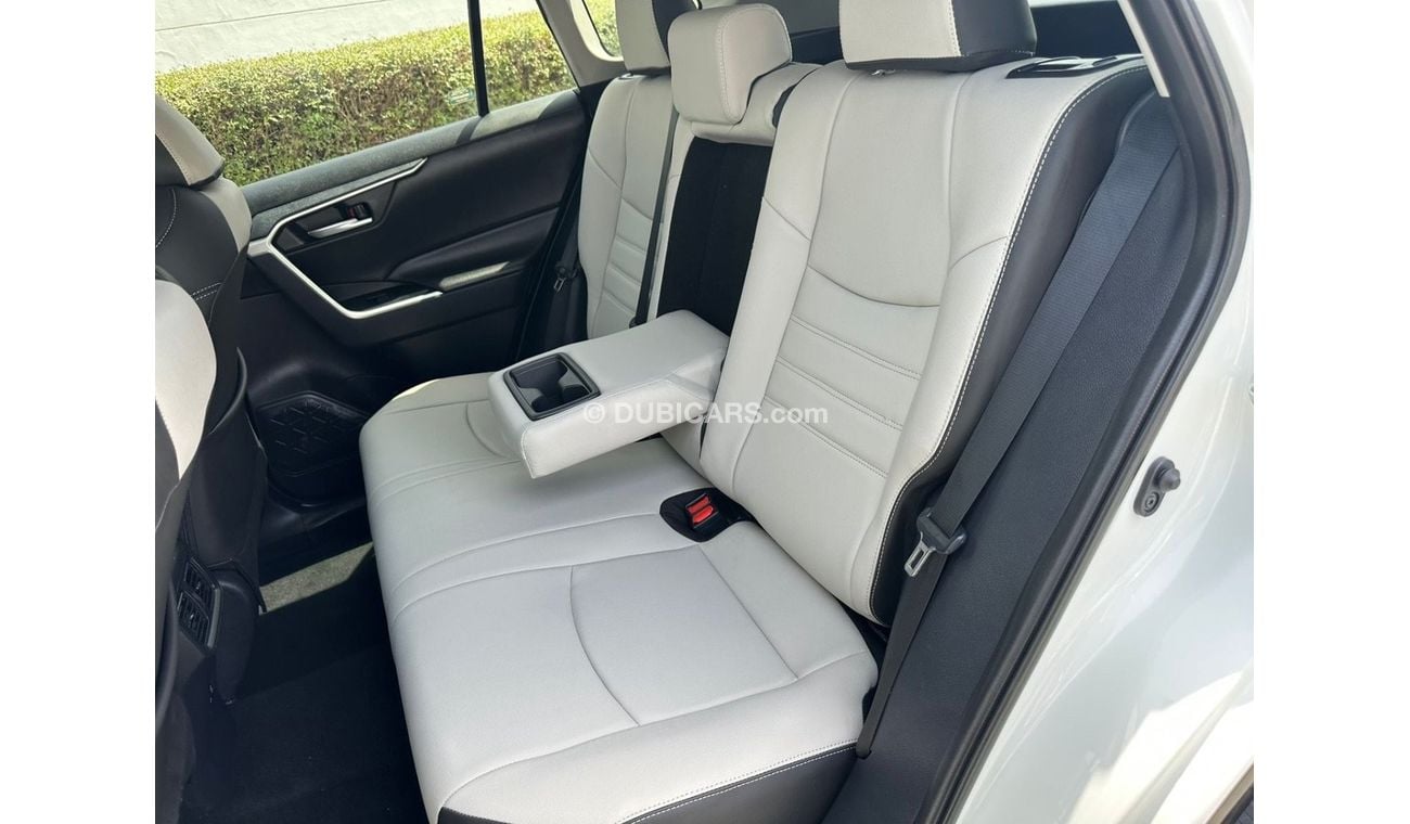 تويوتا راف ٤ Full option clean car