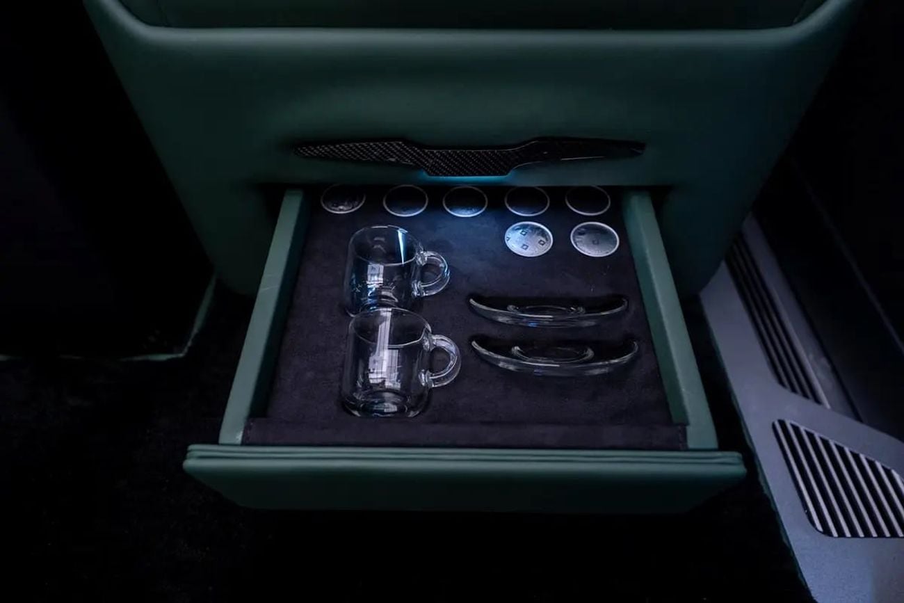 Mercedes-Benz V 300 ARRIVAL MODEL VVIP MERCEDES GCC V300 with ADDITIONAL REAR AC - 2 Years Warranty by VLINE