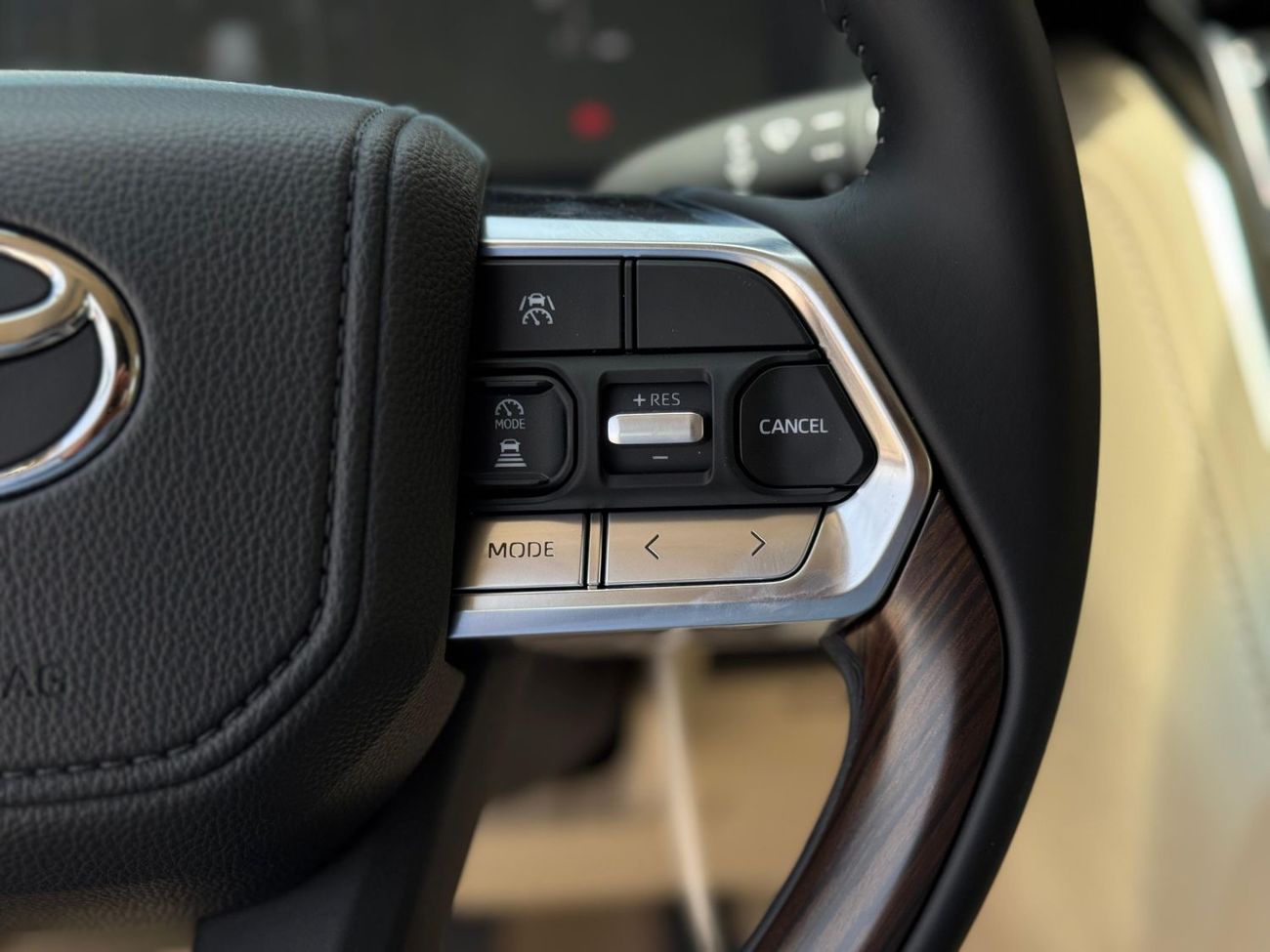 تويوتا لاند كروزر تويوتا لاندكروزر GXR 2025 | V6 توين تيربو | فل أوبشن | زيرو | خليجي