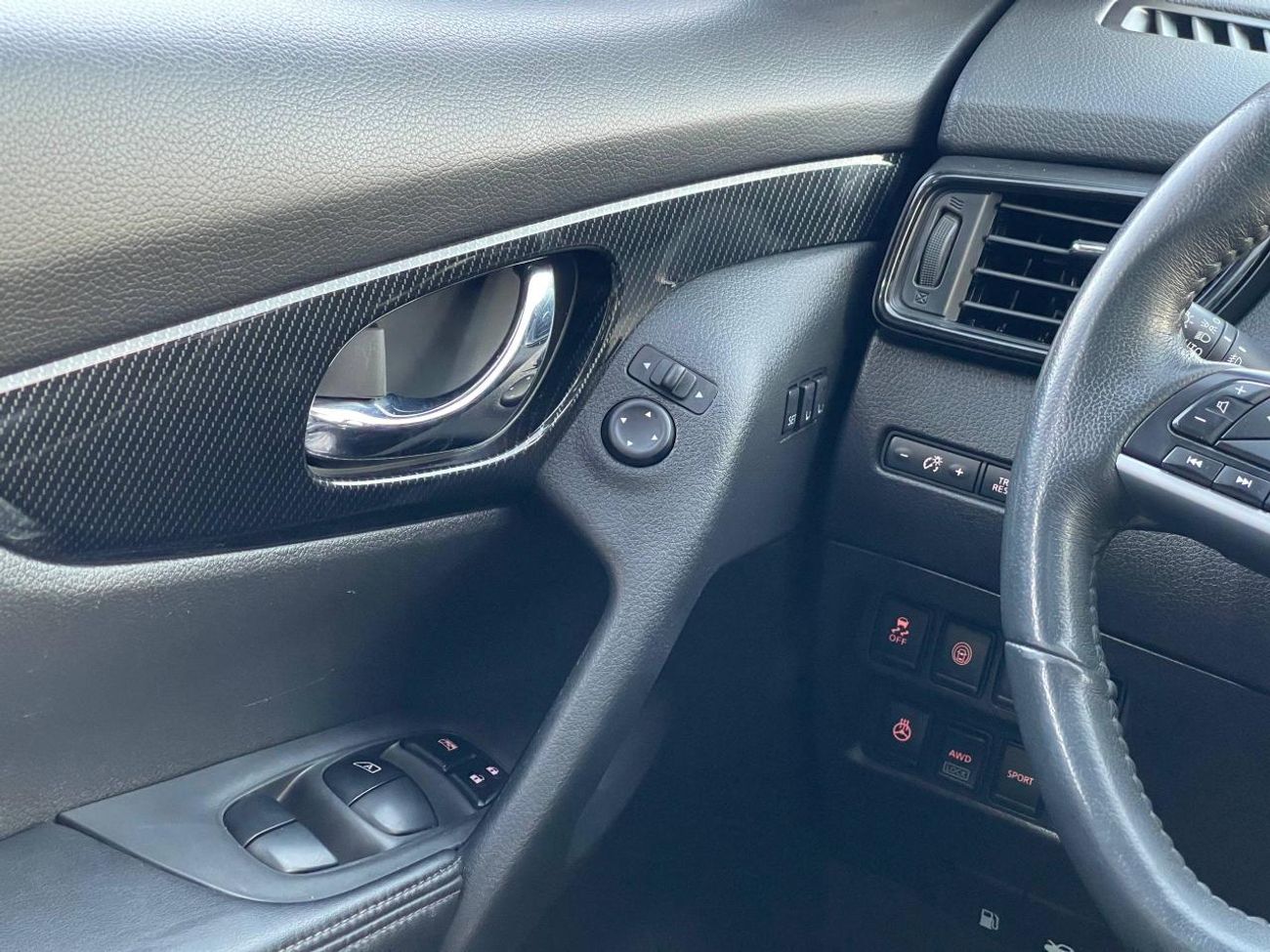 نيسان روج SL / AWD / 2.5 V4 / فتحة سقف بانورامية / كاميرا 360 درجة / رادار / نظام صوت BOSE