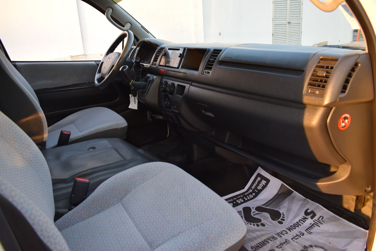 تويوتا هاياس Commuter GLX High Roof 2.7L M/T