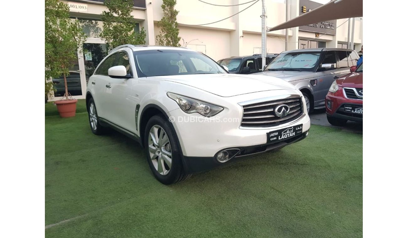 Infiniti FX35 Model 2012 Gulf white color number one, full option, in excellent condition, you do not need any exp