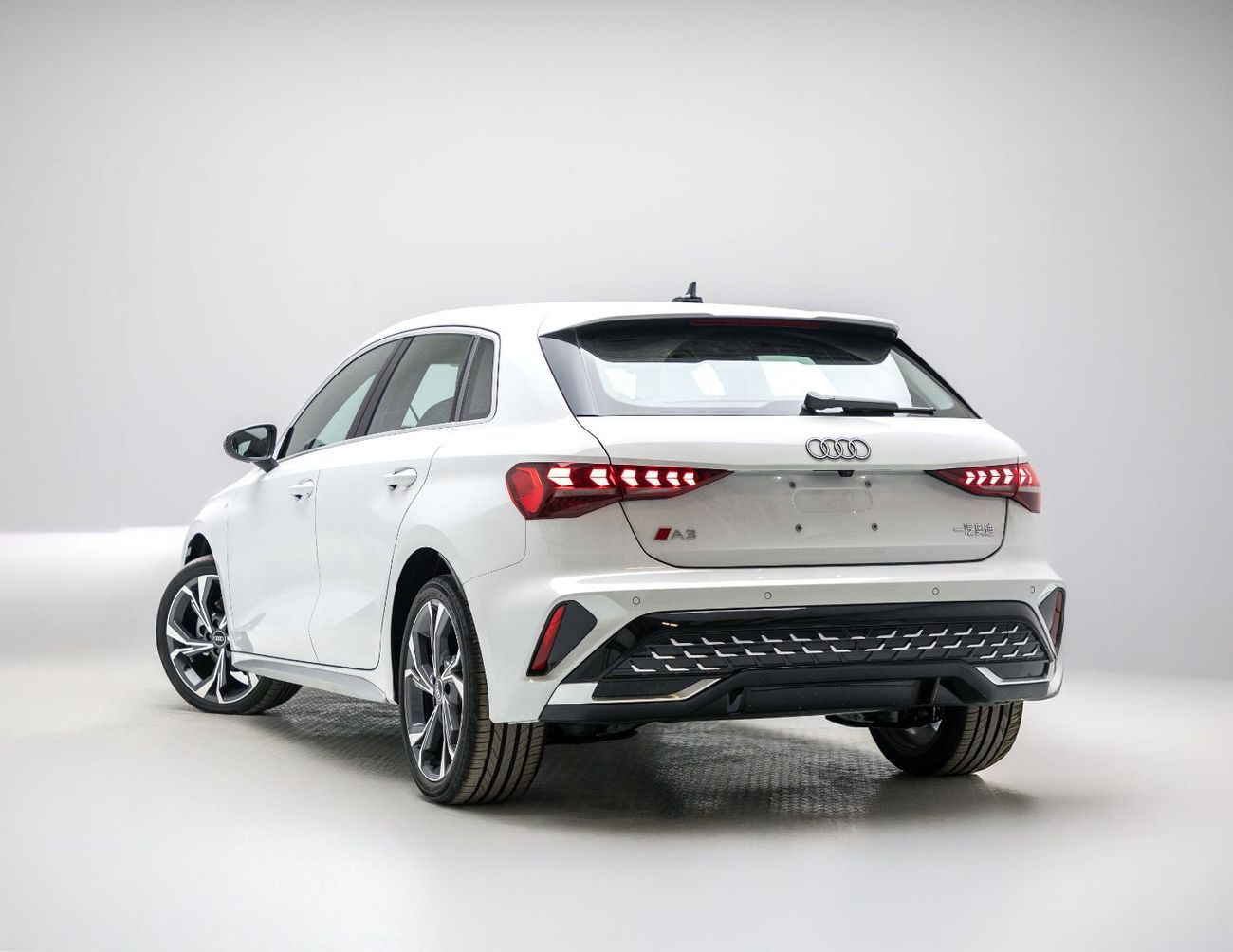 أودي A3 Sportback Flight Premium 1.5L - White Inside Black