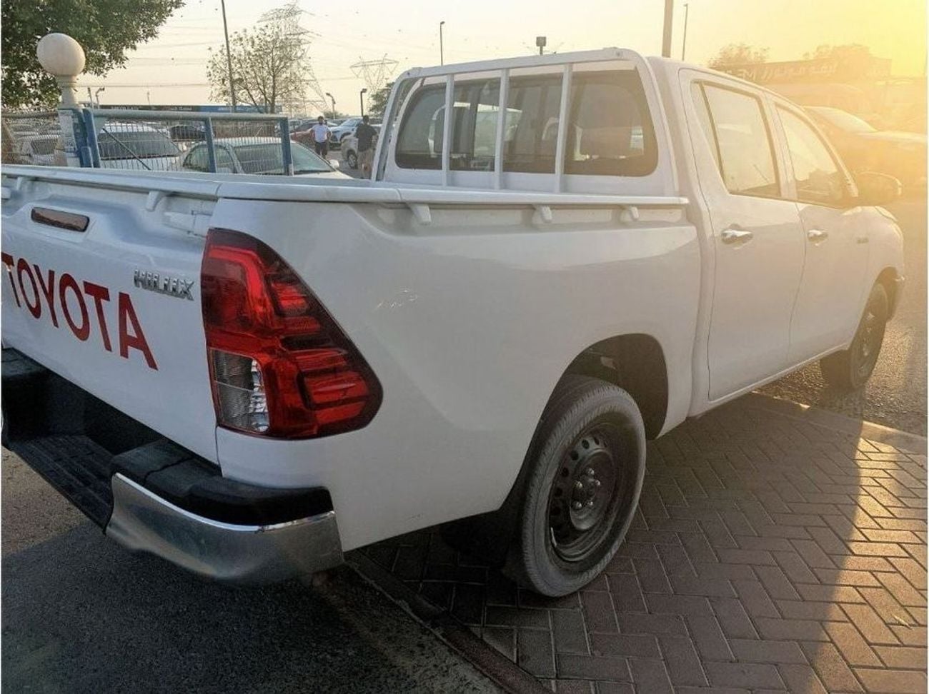 تويوتا هيلوكس TOYOTA HILUX DC 2.4L DSL - M/T - 4X2 - MY23