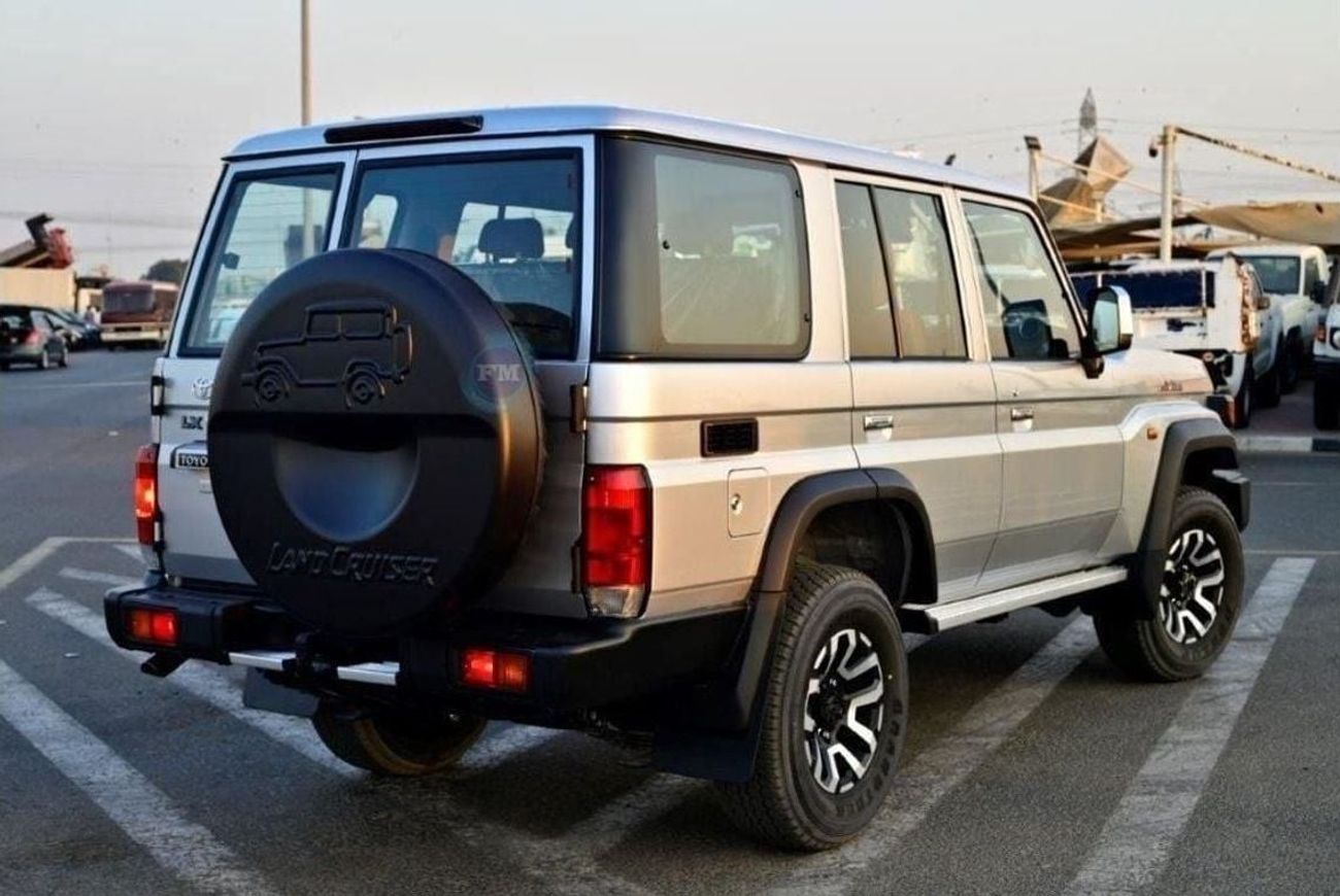 تويوتا لاند كروزر 70 76 SDLX 4.0L Petrol 4WD Automatic
