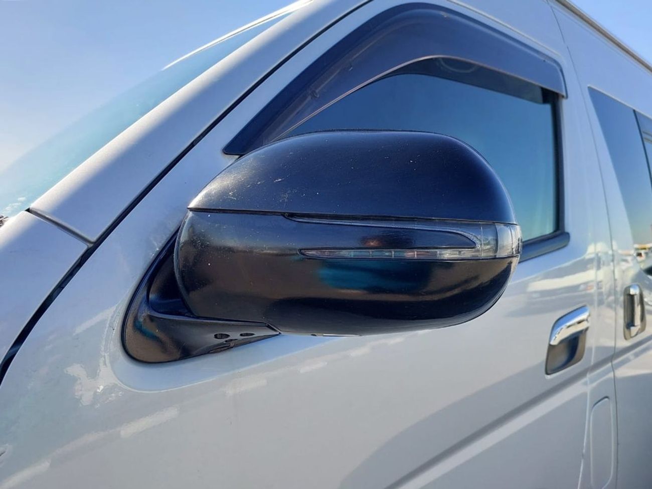 Toyota Hiace TOYOTA HIACE VAN RHD 2011 MODEL 3.0 L DIESEL AUTOMATIC(PM010795)