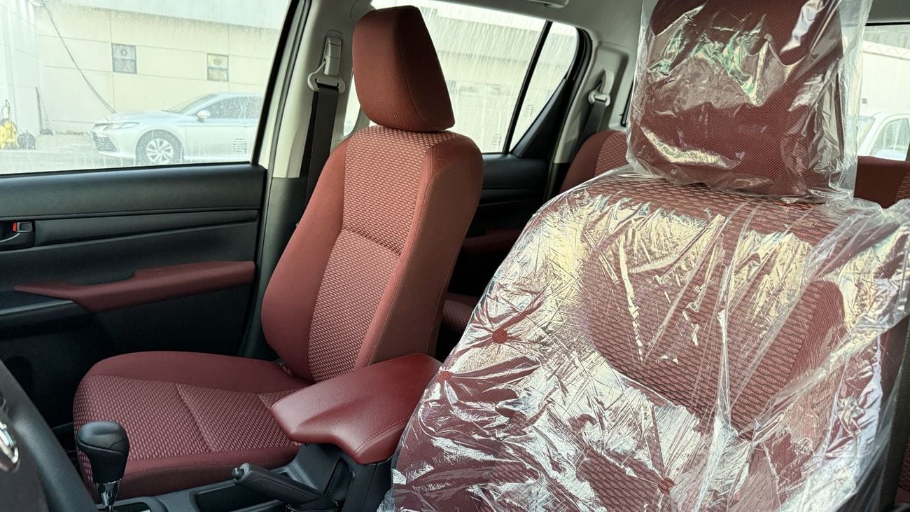 تويوتا هيلوكس 2.4L Diesel Manual Double Cab 4x4 2026YM