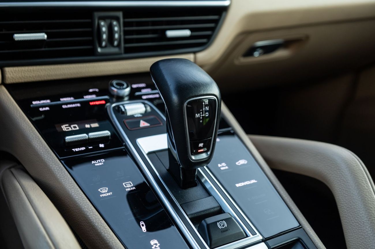 Porsche Cayenne E-Hybrid 3.0L (355 HP)