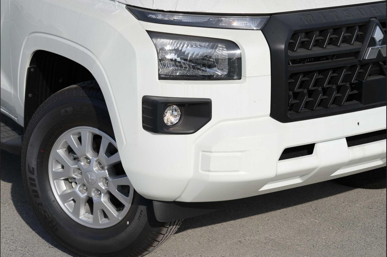 Mitsubishi L200 2.4L GLX 4X4 D/C MID M/T PETROL