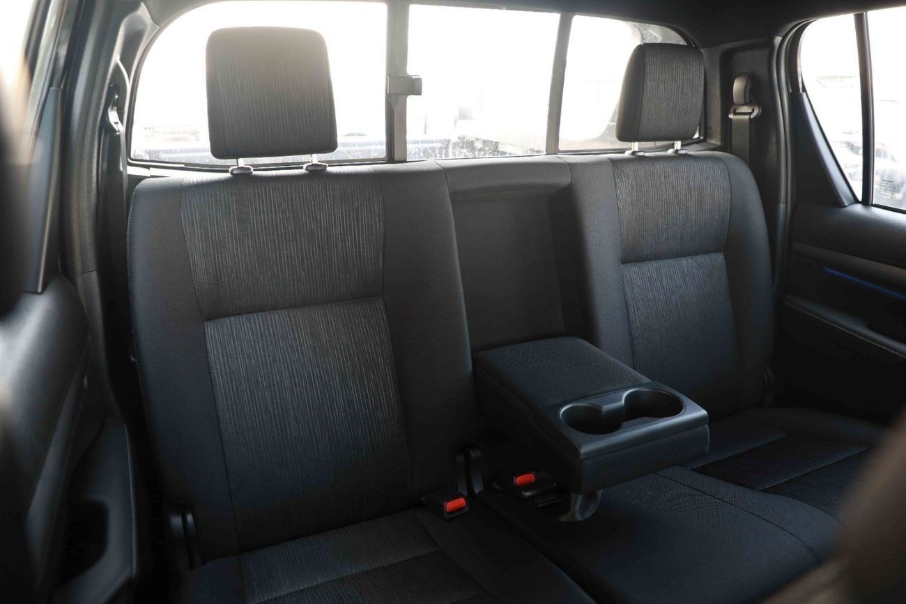 Toyota Hilux 2025 TOYOTA HILUX ADVENTURE 4.0 - PLATINUM WHITE PEARL inside BLACK | Export Only