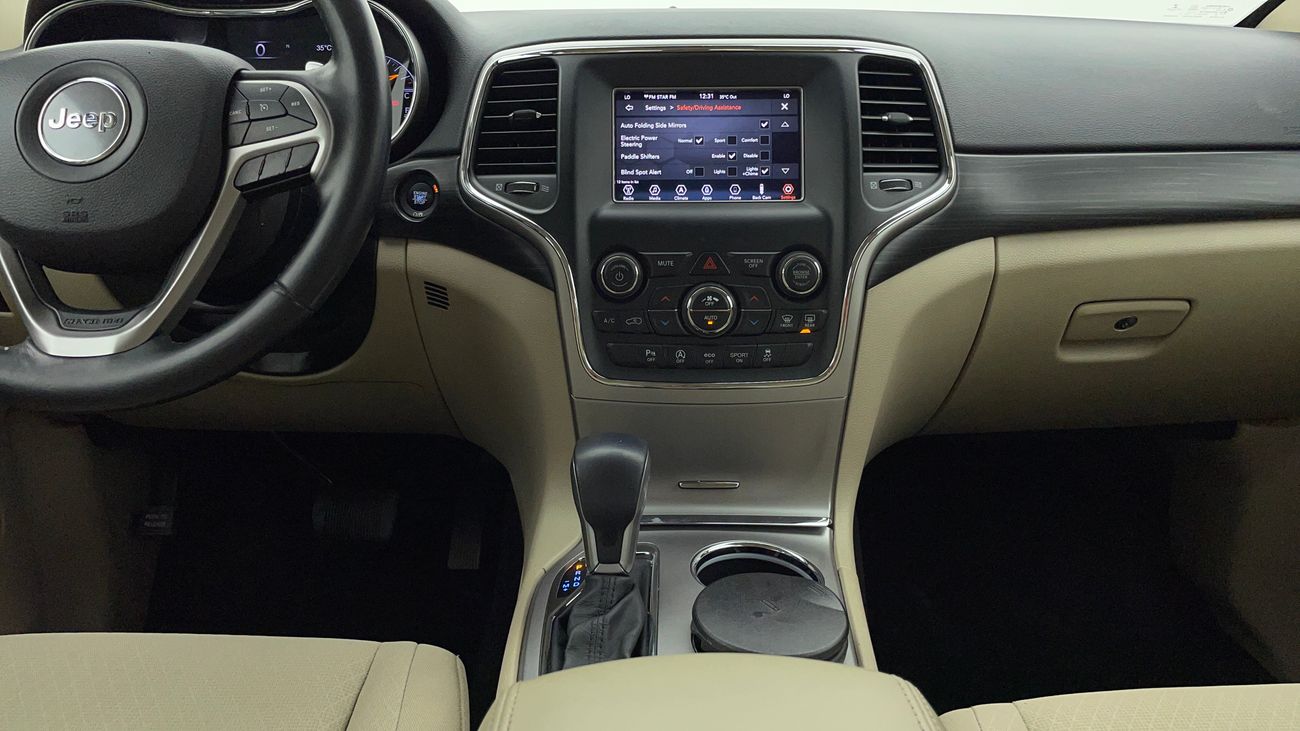 جيب جراند شيروكي LAREDO 3.6 | بدون دفعة مقدمة | اختبار القيادة في المنزل