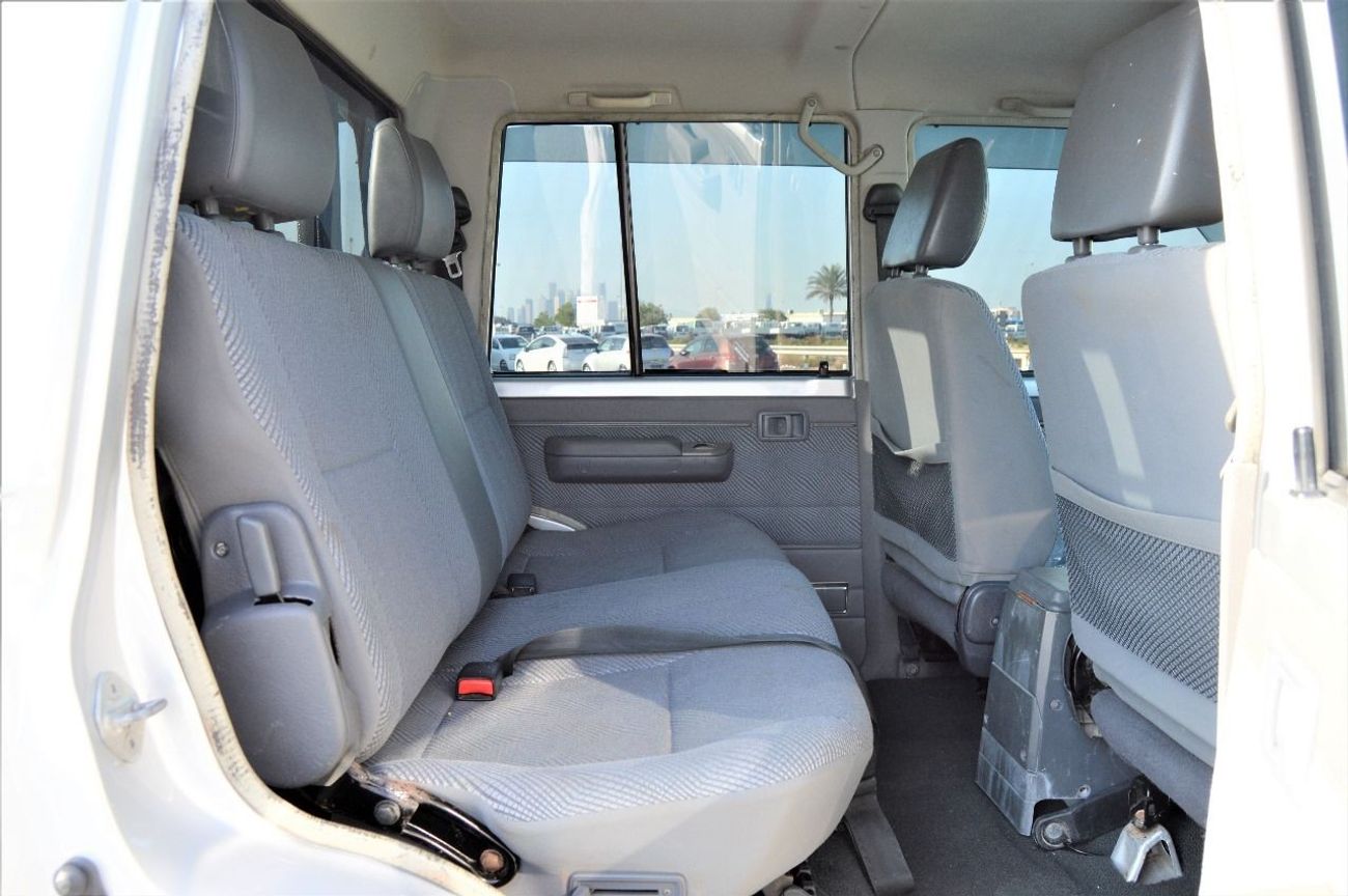 Toyota Land Cruiser Pick Up 2013 TOYOTA LAND CRUISER DOUBLE GXL