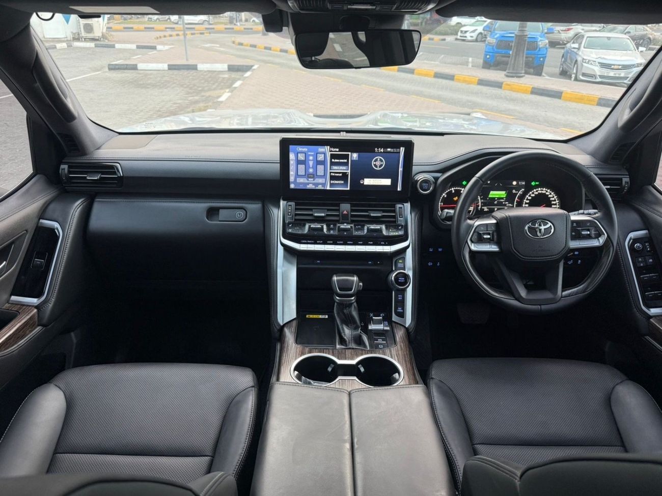 تويوتا لاند كروزر 2025 Model VXR Full Option RHD Car is very clean and perfect condition