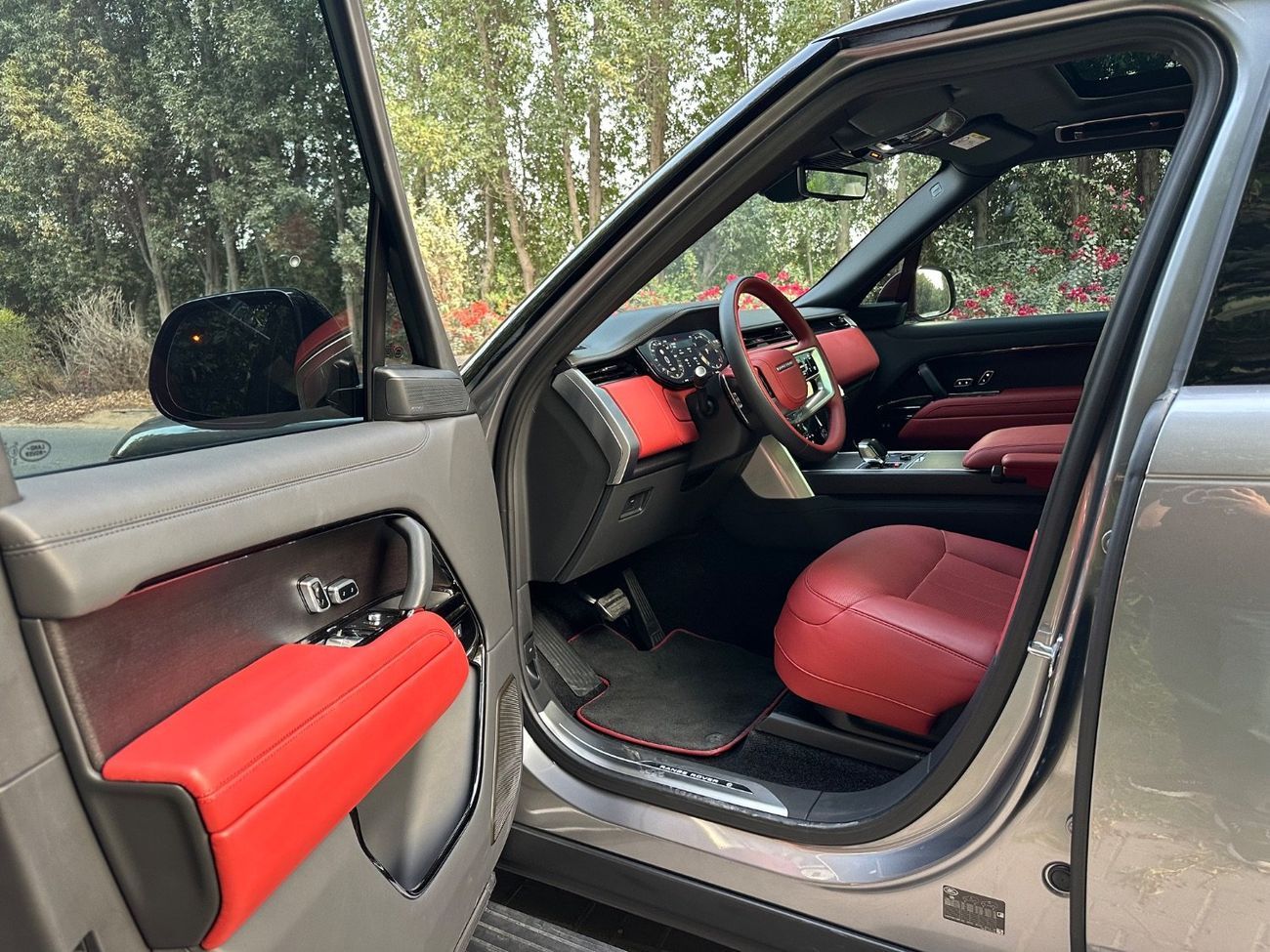 Land Rover Range Rover LWB SV P615 4.4L | 2023 Range Rover Vogue SV | Luxury SUV | 21,000 KM | Perfect Condition