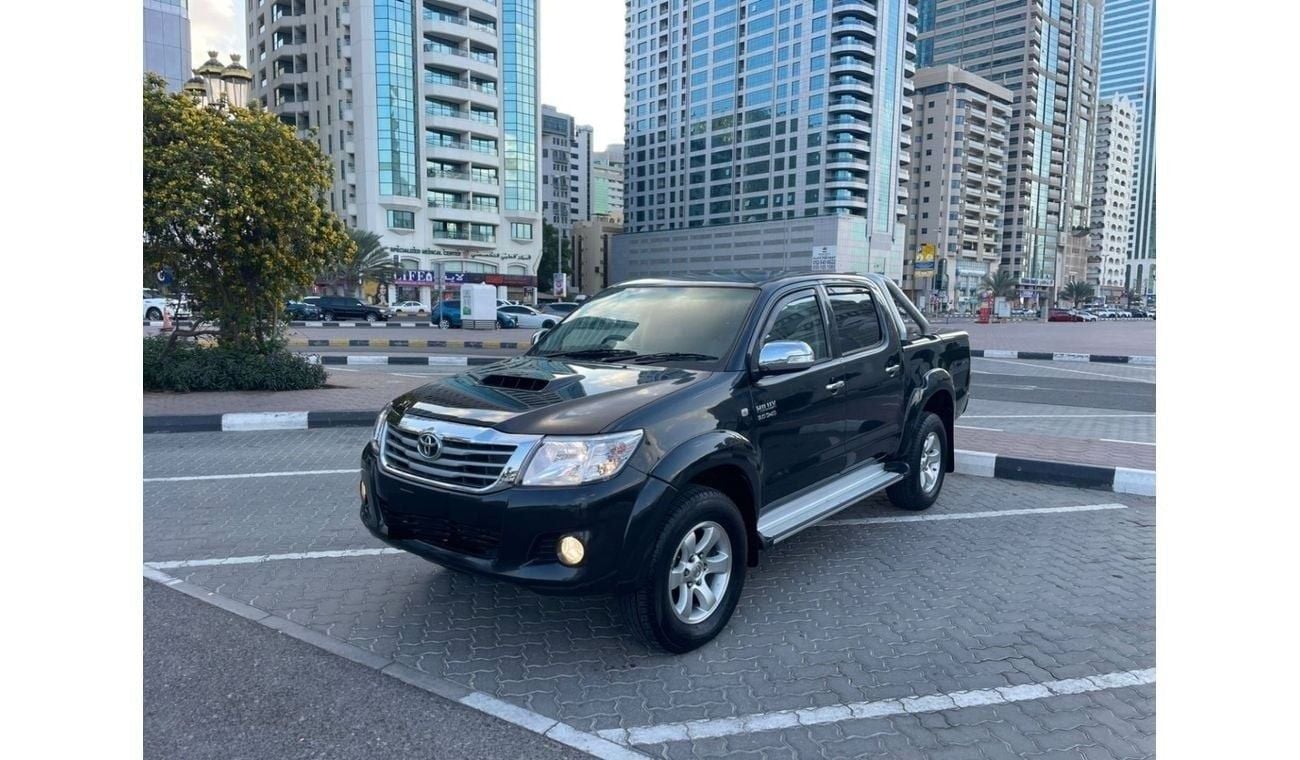 تويوتا هيلوكس diesel 3.0 liter automatic right hand drive