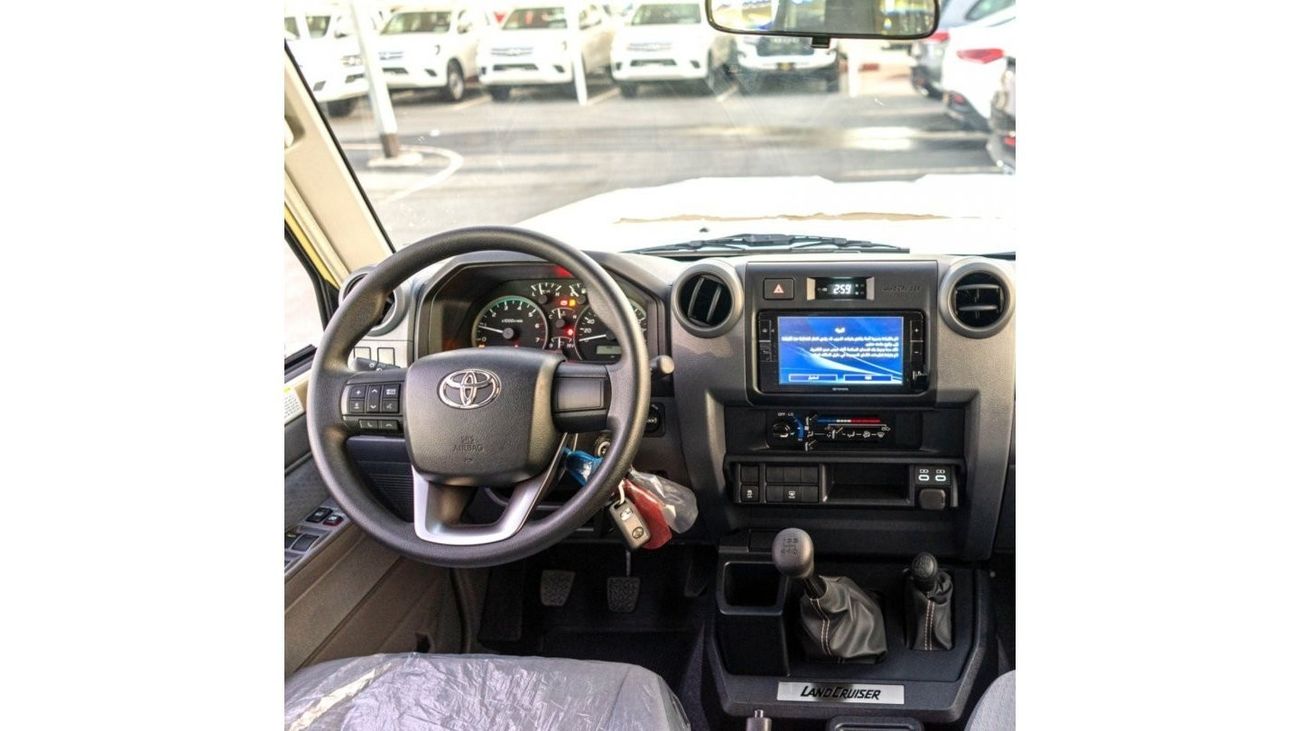 تويوتا لاند كروزر 70 Hard Top | High Option | 4.0L | V6 | Petrol | M/T (5 Doors)