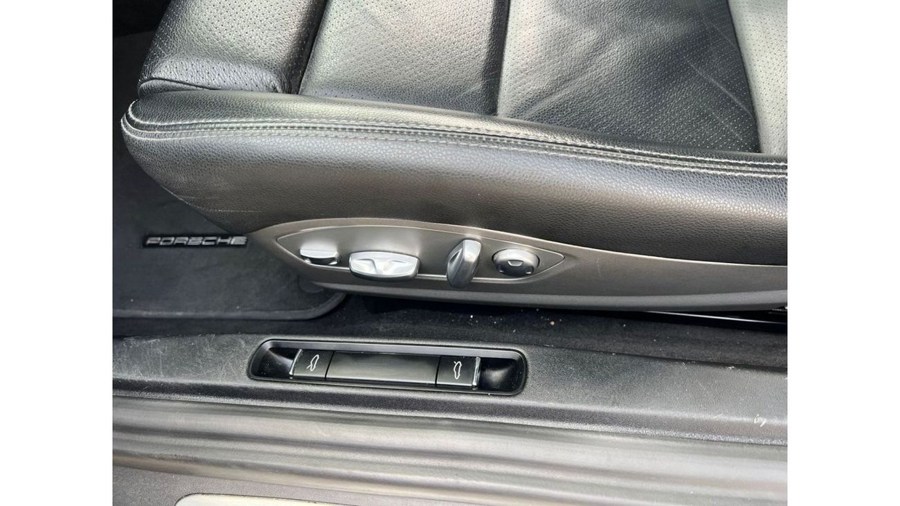 Porsche 718 Boxster 2017 Porsche 718 Boxster 2.0L