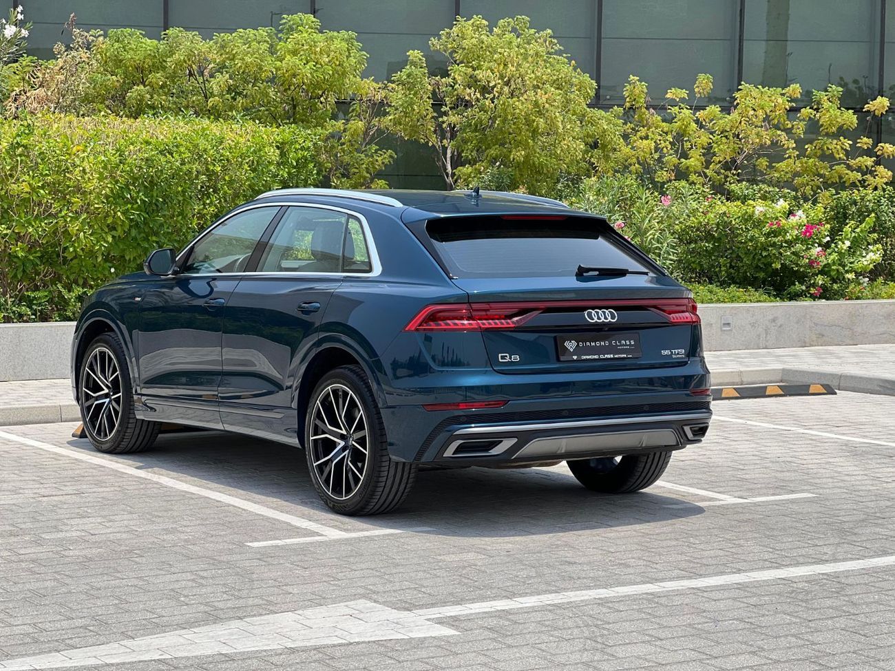 Audi Q8 55 TFSI quattro S-Line 3.0L (336 HP)