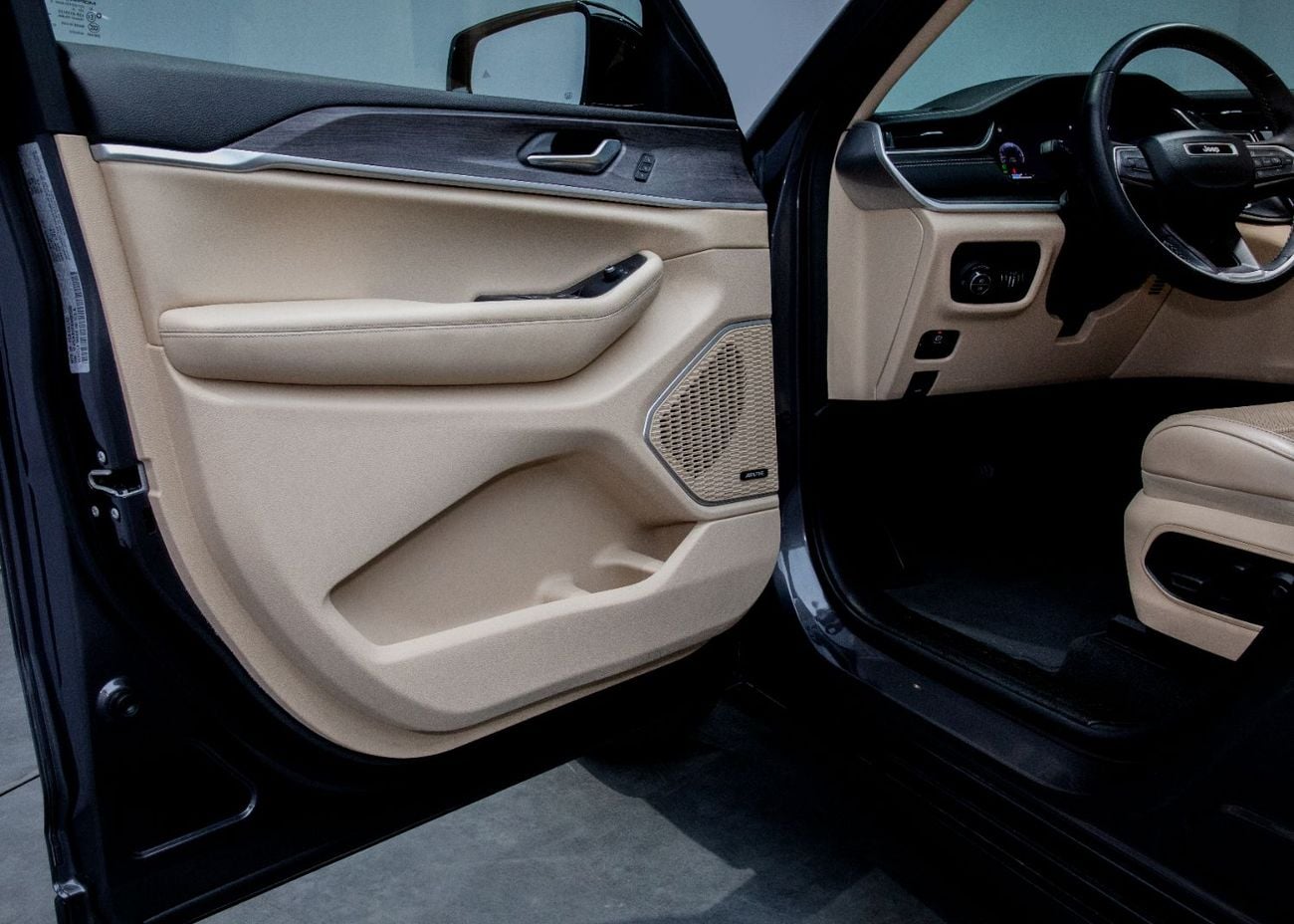 جيب جراند شيروكي Limited 3.6L