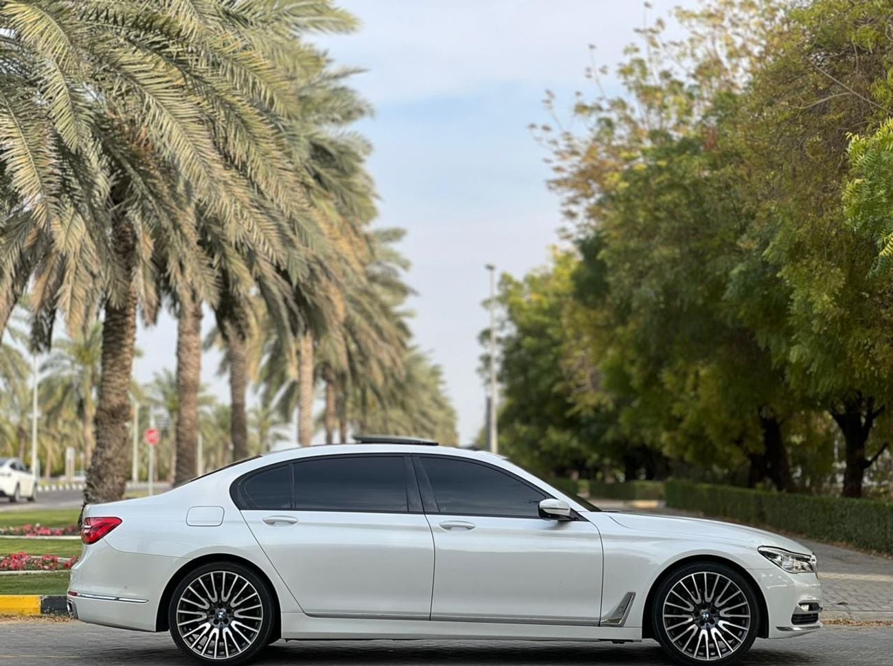 بي أم دبليو 740Li EXCLUSIVE Executive 3.0L (322 HP)