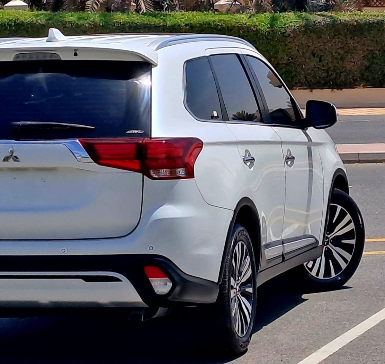 Mitsubishi Outlander GLX 3.0L 999-Monthly l GCC l V6, Sunroof, Leather l Accident Free