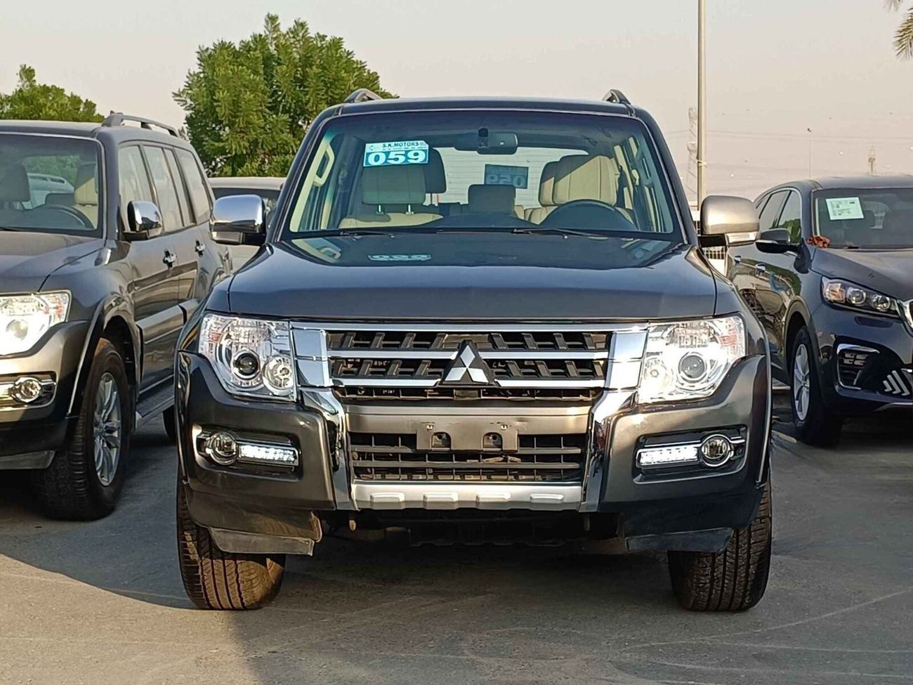 Mitsubishi Pajero GLS / 3.8 V6 4WD / SUNROOF/ LEATHER ELECTRIC SEATS / DIFFLOCK/ FULL OPT/ONLY FOR EXPORT / LOT#17287