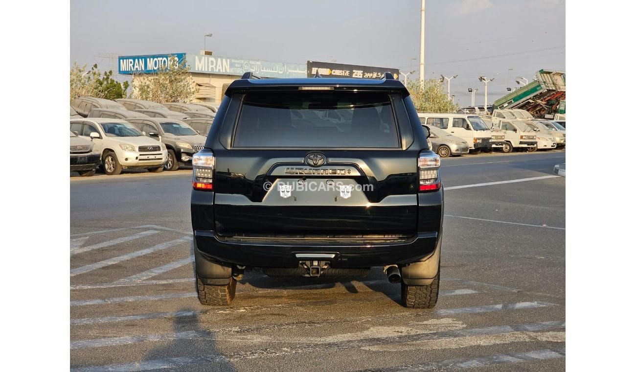 Toyota 4Runner 2022  Toyota 4RUNNER SR5 full option sunroof, 4x4 and 360 cameras