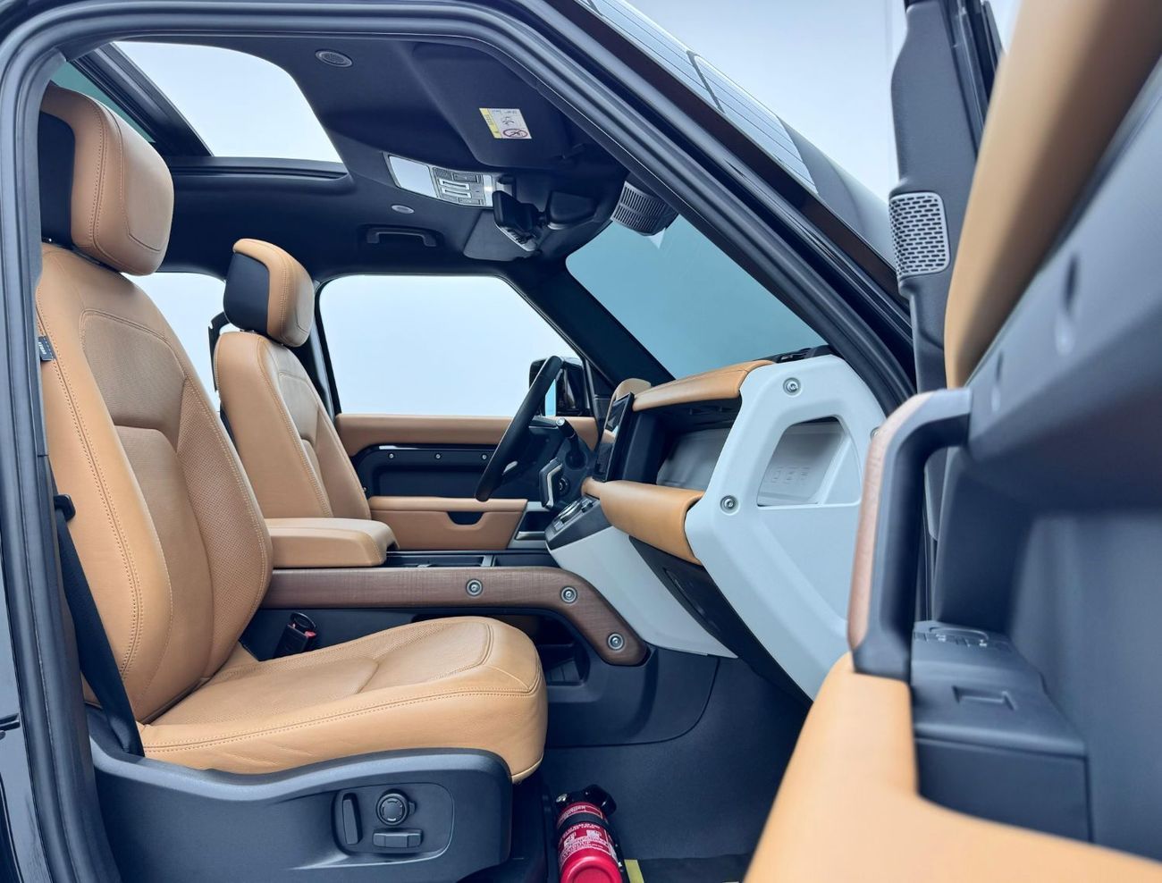 Land Rover Defender P400 110 HSE 3.0L (5 Seater) 2024 Land Rover Defender HSE P400 110, 2028 Land Rover Warranty + Servi