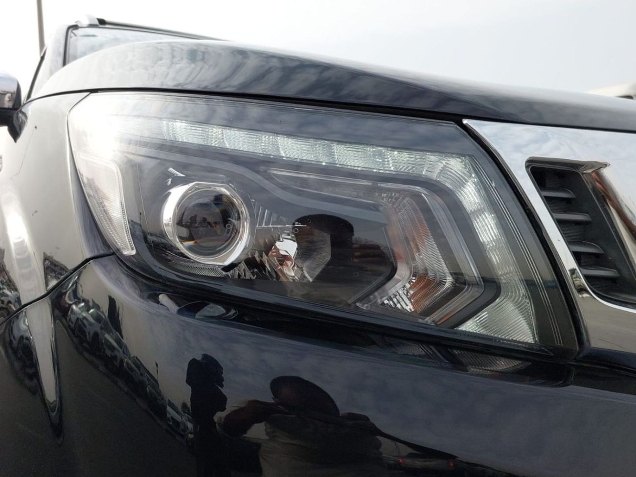 Nissan Navara NISSAN NAVARA PICK UP RHD 2020 MODEL 2.3 L DIESEL AUTOMATIC(PM71719)