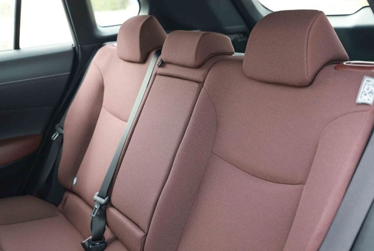 تويوتا كورولا كروس 2025 TOYOTA COROLLA CROSS MID 1.8 Hybrid - PLATINUM WHITE PEARL inside RED | Export Only