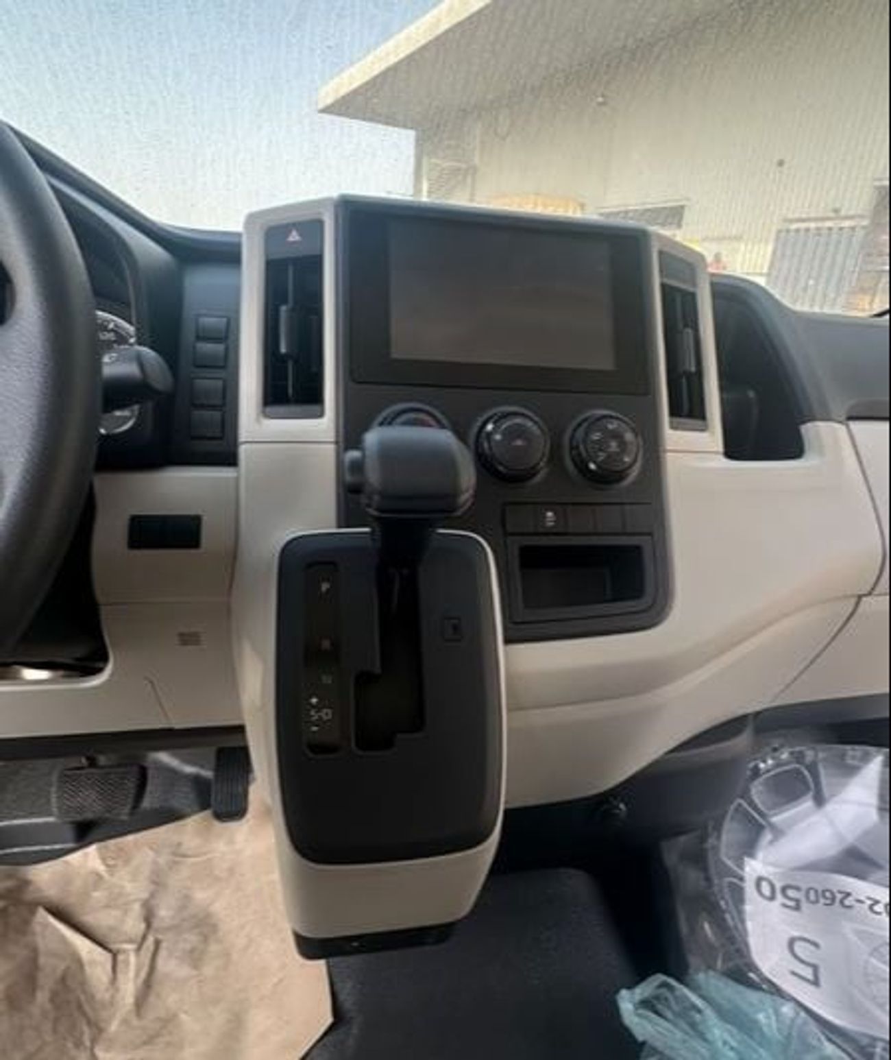 Toyota Hiace GL STD Roof Panel Van 3.5L 2026 GCC DUOBLE REAR DOOR