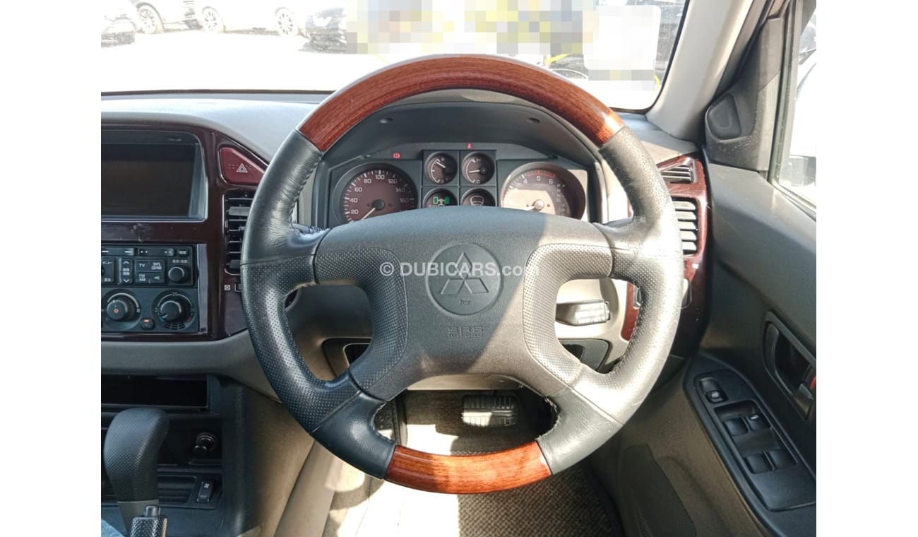 Mitsubishi Pajero MITSUBISHI PAJERO RIGHT HAND DRIVE(PM03999)