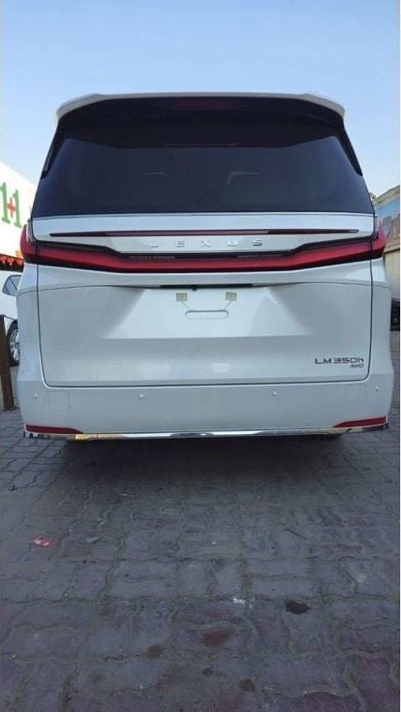 Lexus LM 350h Lexus LM 350h 2.5L