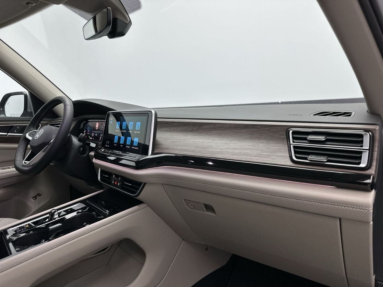 فولكس واجن تيرامونت S 2.0L Comfortline 2L (Facelift 2) (REF#35741) / 34,100 AED SAVINGS from New Car