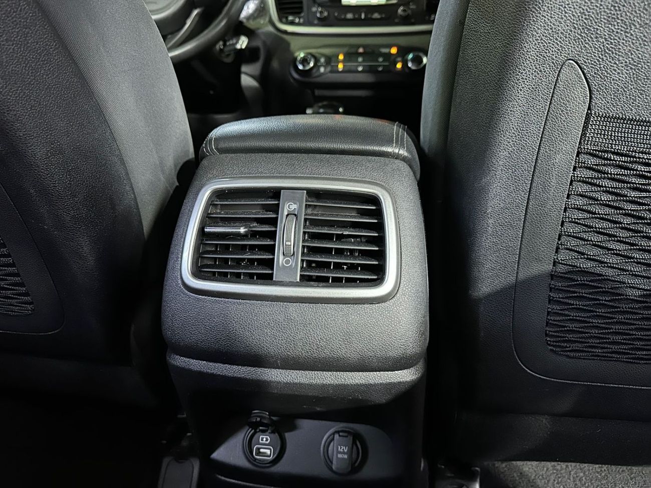 Kia Sorento Base 2.4L FWD