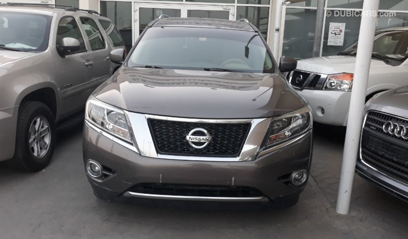 Nissan Pathfinder 2013 Gulf Specs Full options panorama navigation camera