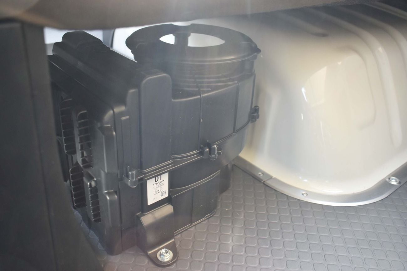 Toyota Coaster 2.7L (23-Seater) (WITH BAGGAGE RACK AND CURTAIN RAIL)