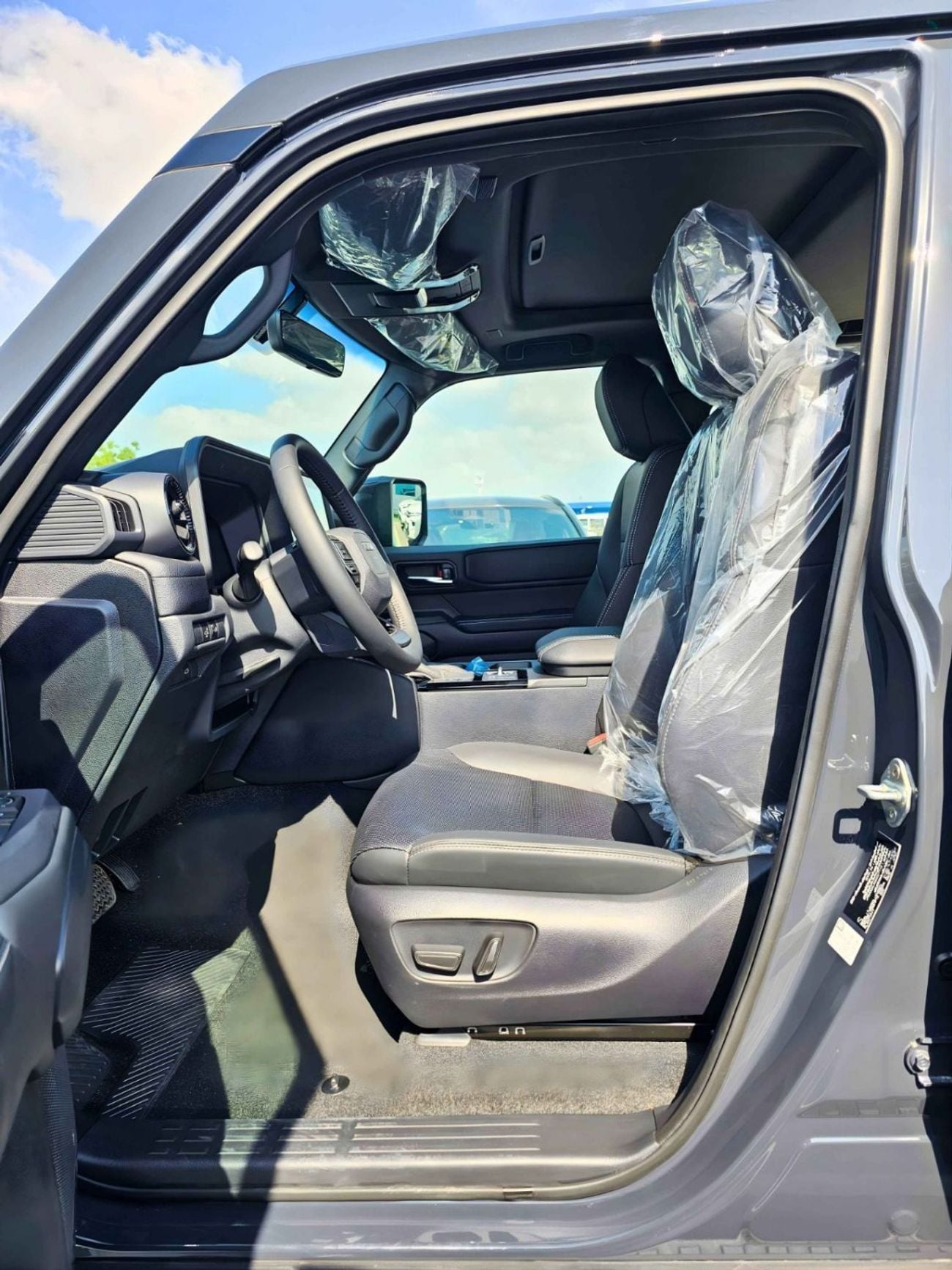 Toyota Prado VXR ALL ROUNDER TURBO || 2.8L DIESEL V4 || LETHAER WITH DRIVER PWR SEAT | SUNROOF (CODE#P28AR2)