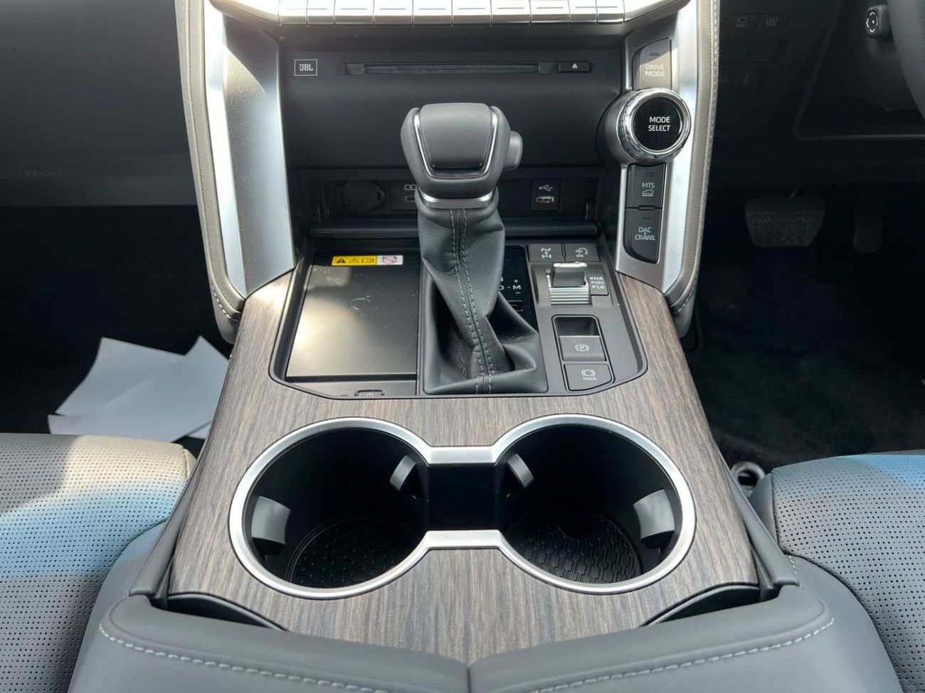 تويوتا لاند كروزر RHD LC300 Sahara Diesel 3.3L