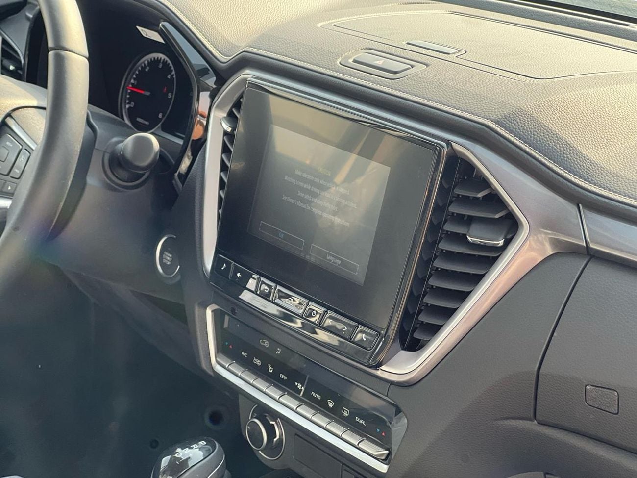 إيسوزو D ماكس 3.0L Crew Cab 4WD LS (A/T)