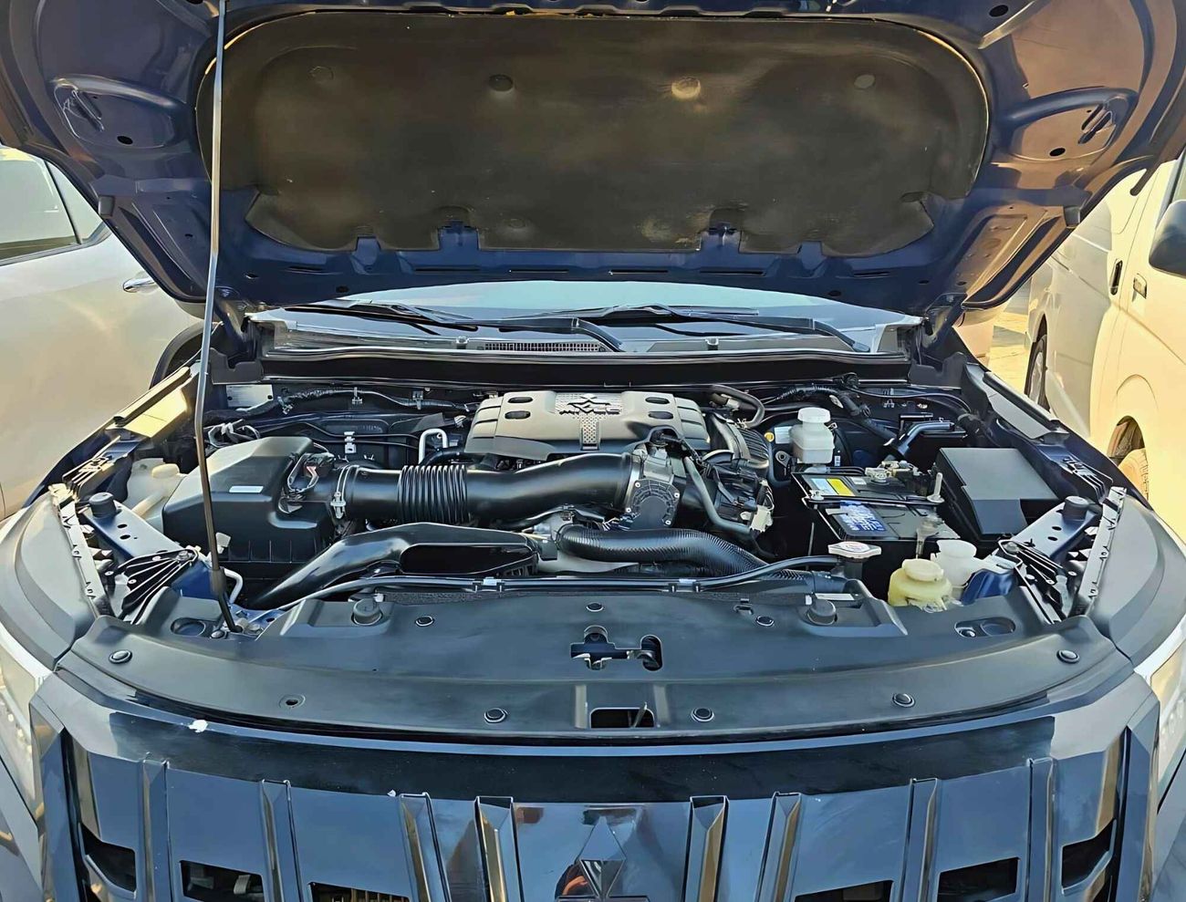 Mitsubishi Montero / SIGNATURE  EDITION/ FULL OPT/ CUSTOM  INTERIOR/ 1075 MONTHLY / LOT#11172