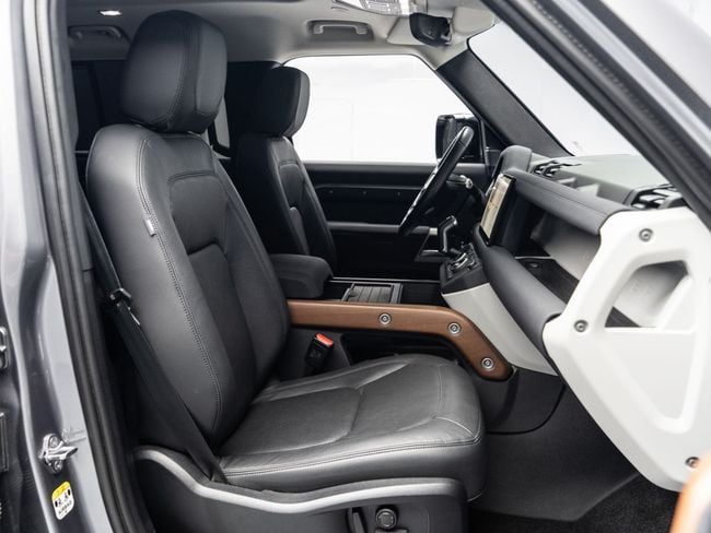 Land Rover Defender P400 110 SE 3.0L (5 Seater) BUY NOW, PAY 2027 THE BLACKLINE STANDARD, миниатюра 30