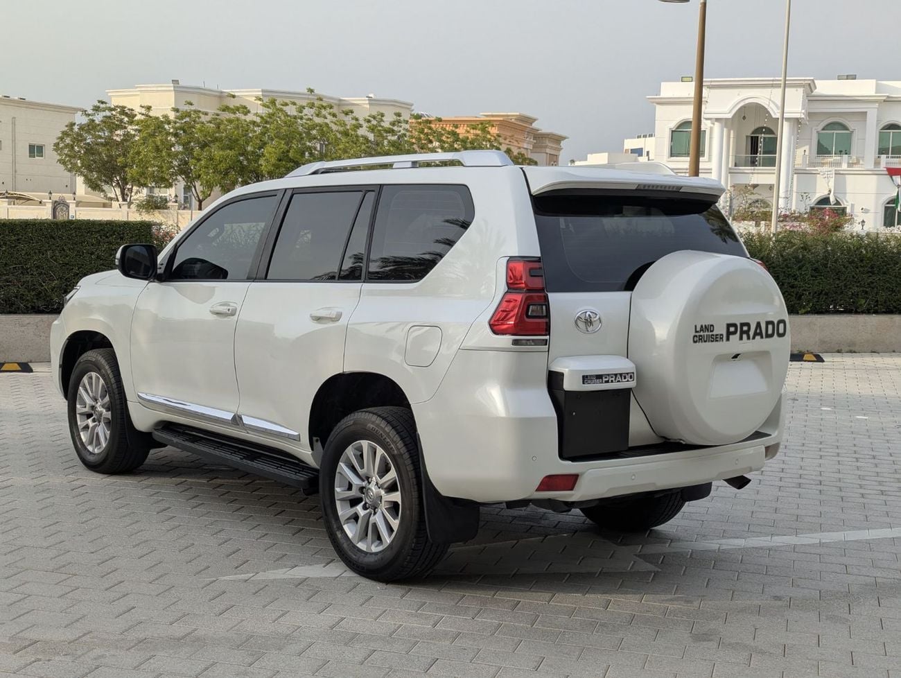 تويوتا برادو Toyota Prado v6 4.0L Petro engine LHD white colour