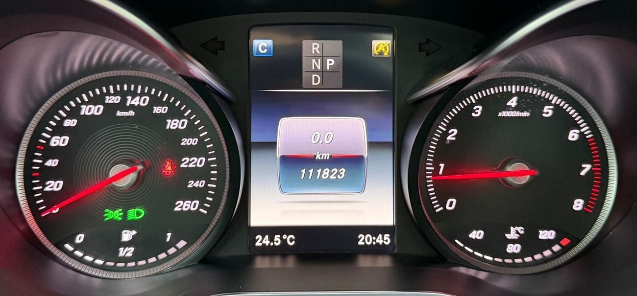 مرسيدس بنز C 200 GCC.. Perfect Condition .. AMG .. Panoramic