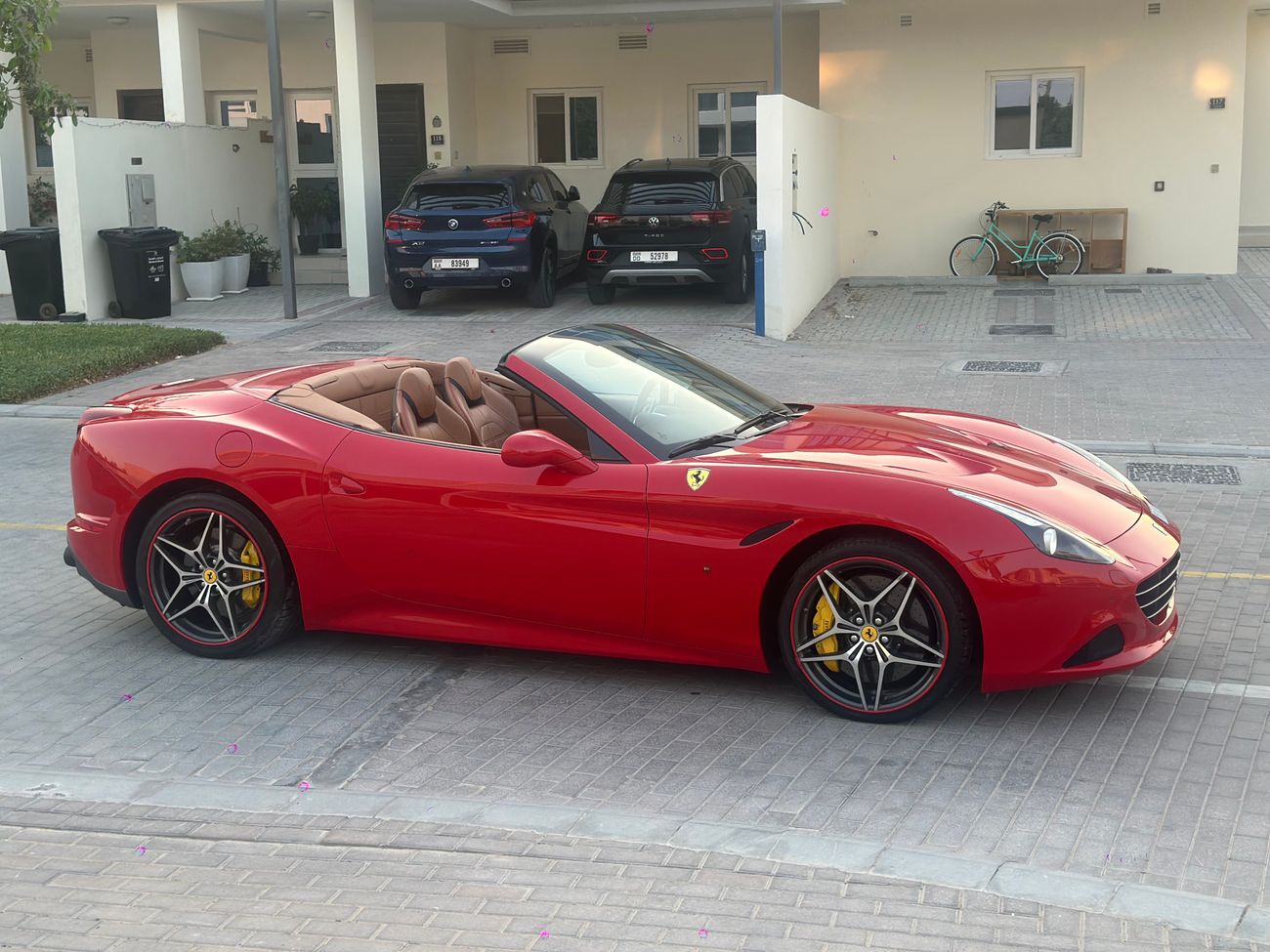 Ferrari California T show room level -zero Accedent- under warranty-