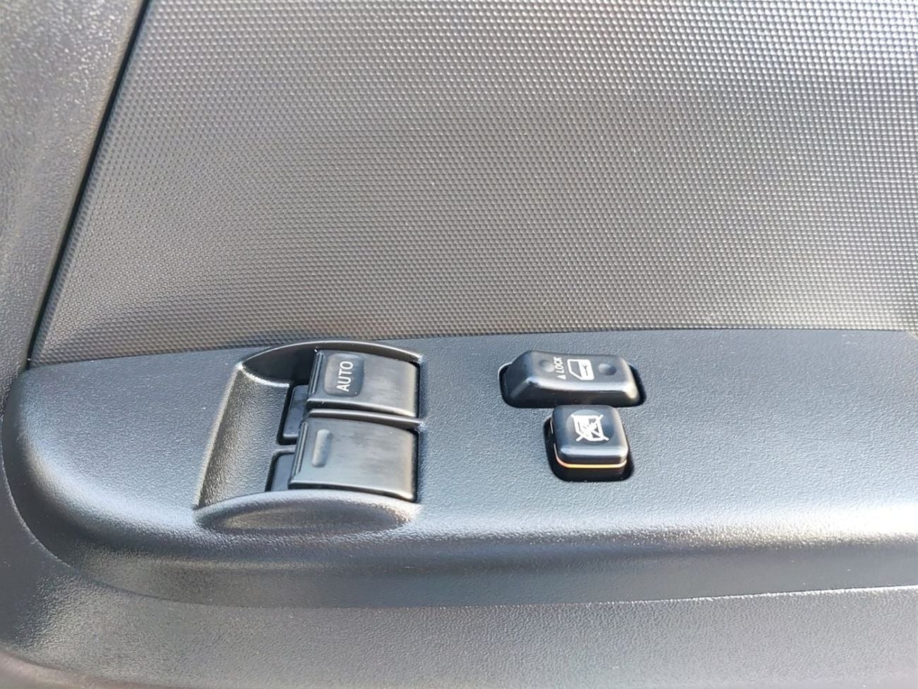 Toyota Hiace TOYOTA HIACE VAN RHD 2015 MODEL 3.0 L DIESEL AUTOMATIC(PM015396)