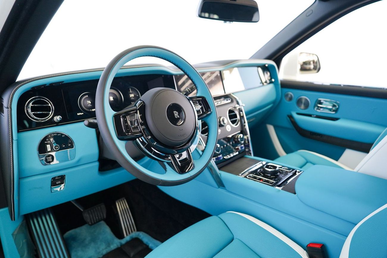 Rolls-Royce Cullinan SILVER BADGE